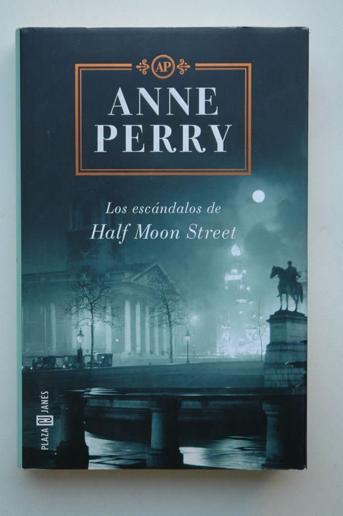 Portada de Los escandalos de half moon street
