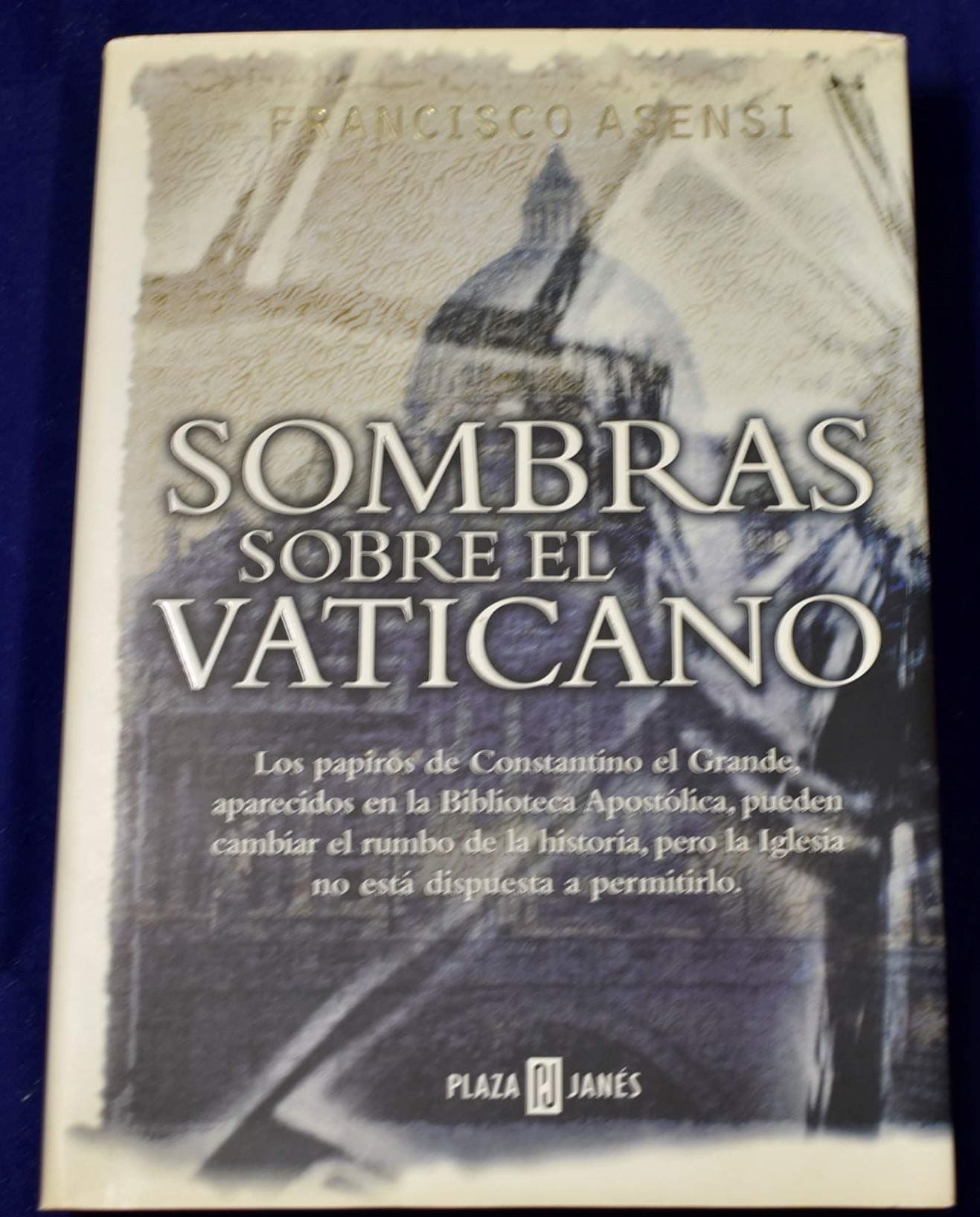 Portada de Sombras sobre el vaticano