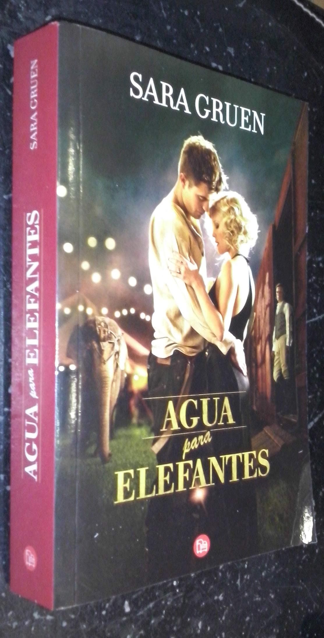 Portada de Agua para elefantes