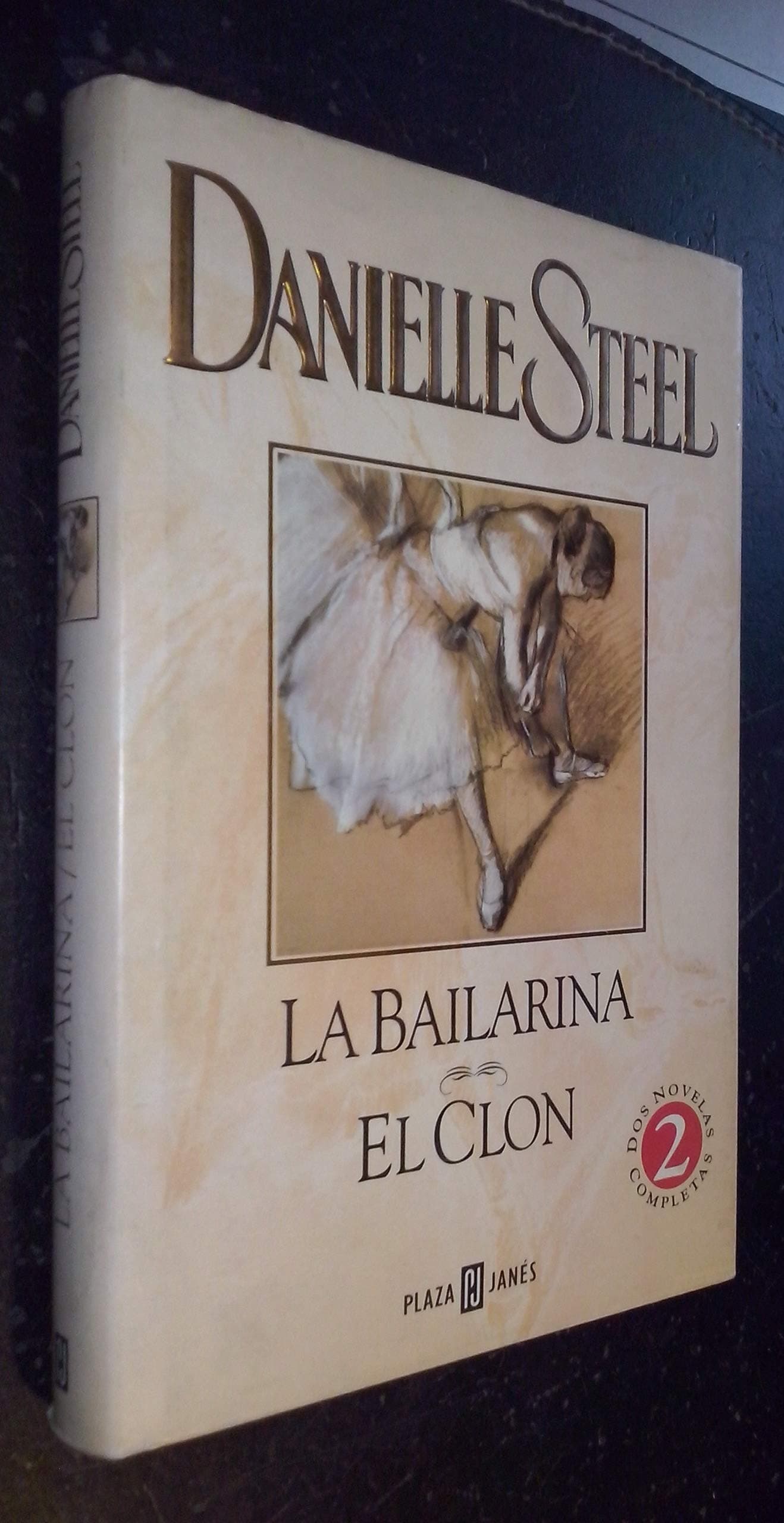 Portada de La bailarina. El clon