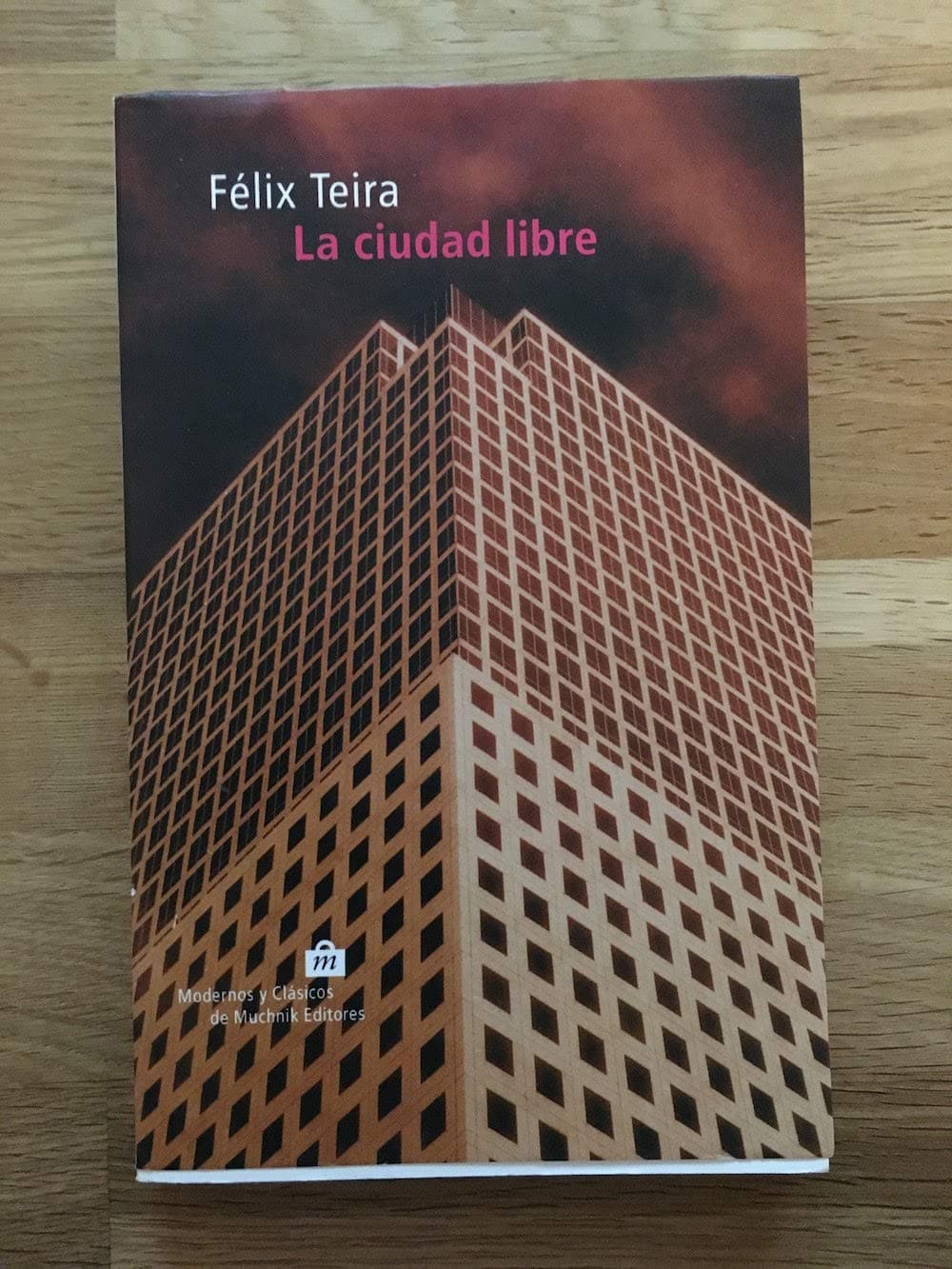 Portada de La ciudad libre: 95 (MODERNOS Y CLÁSICOS)