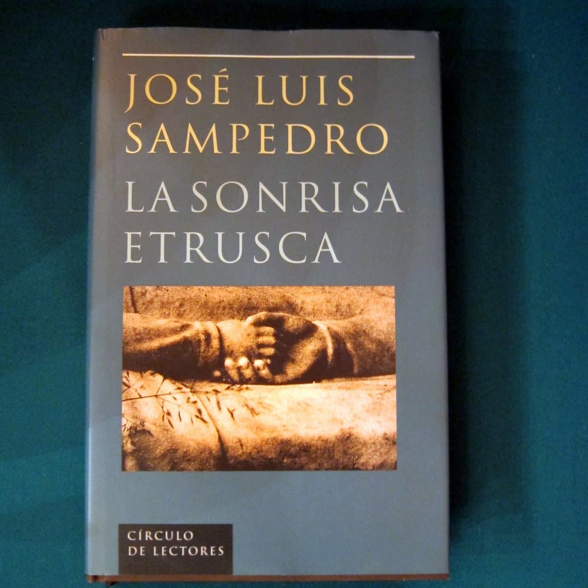 Portada de Sonrisa etrusca, la