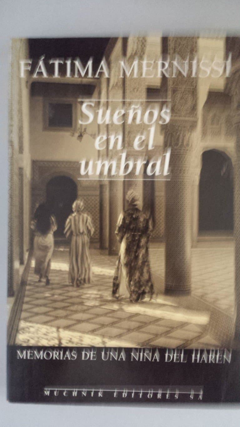 Portada de SUEÑOS EN EL UMBRAL. Memorias de una niña del harén