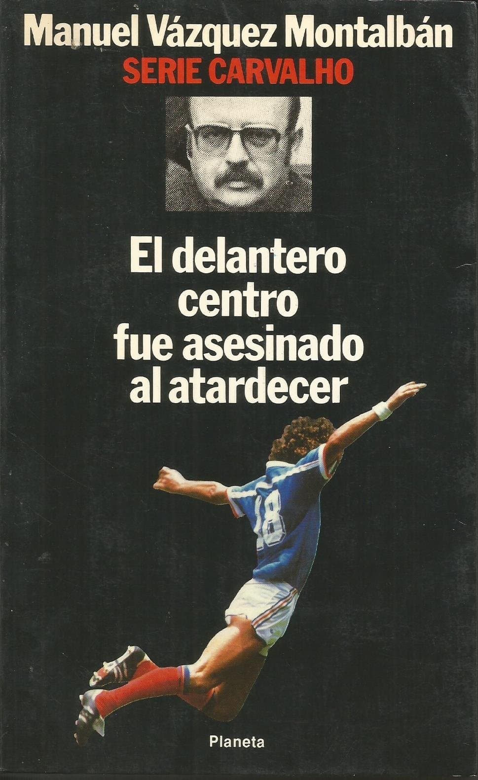 Portada de Delantero centro fue asesinado al atardecer, el (Serie Carvalho)