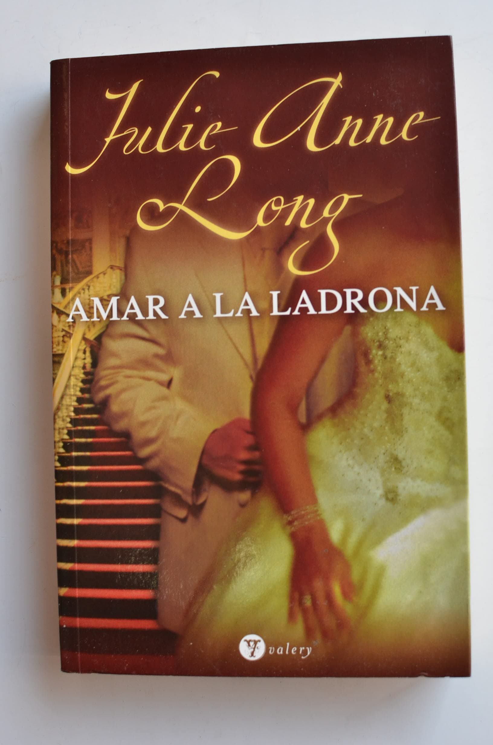 Portada de Amar a la ladrona (Valery - Romantica)