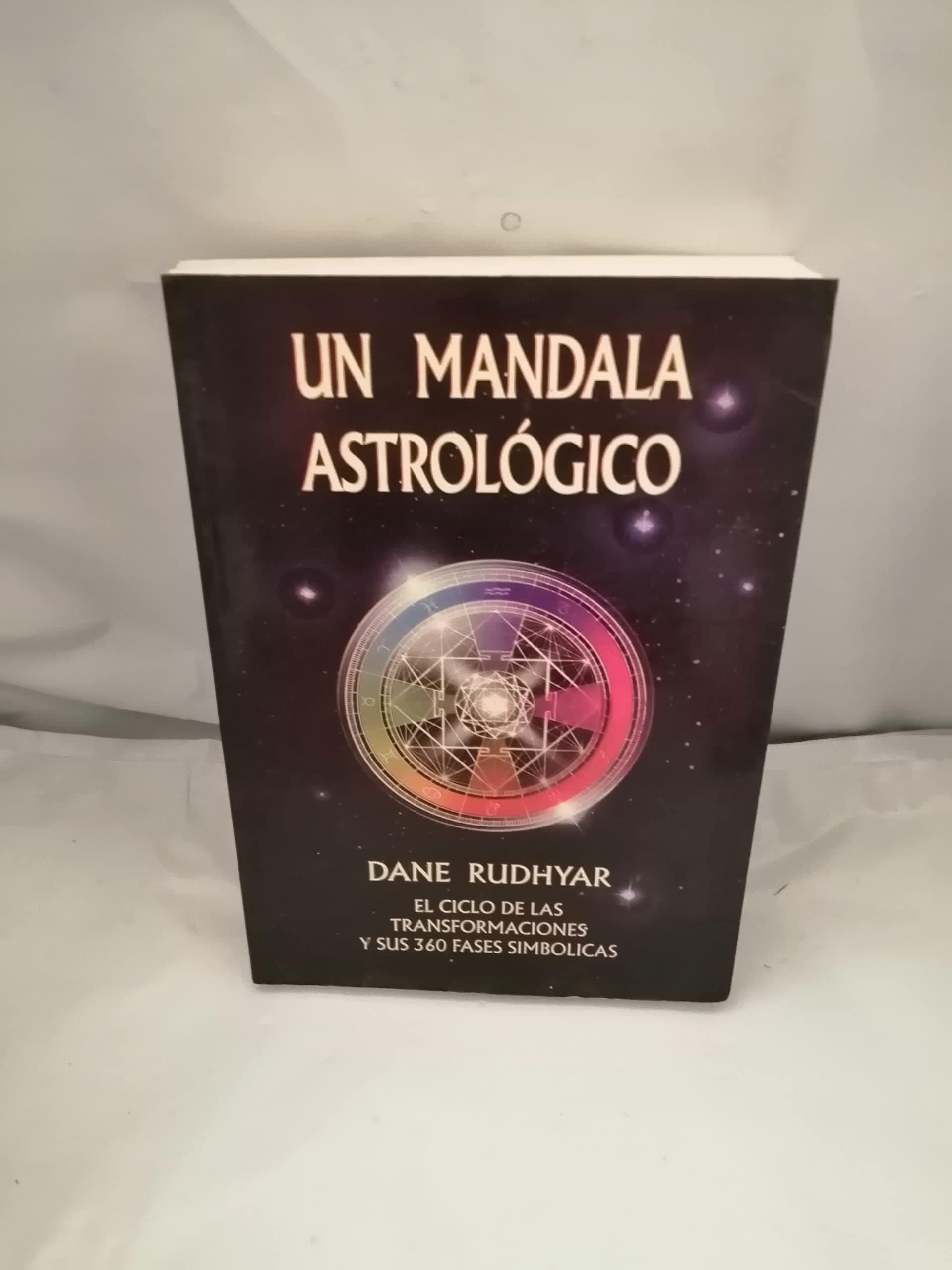 Portada de UN MANDALA ASTROLOGICO (LCE)
