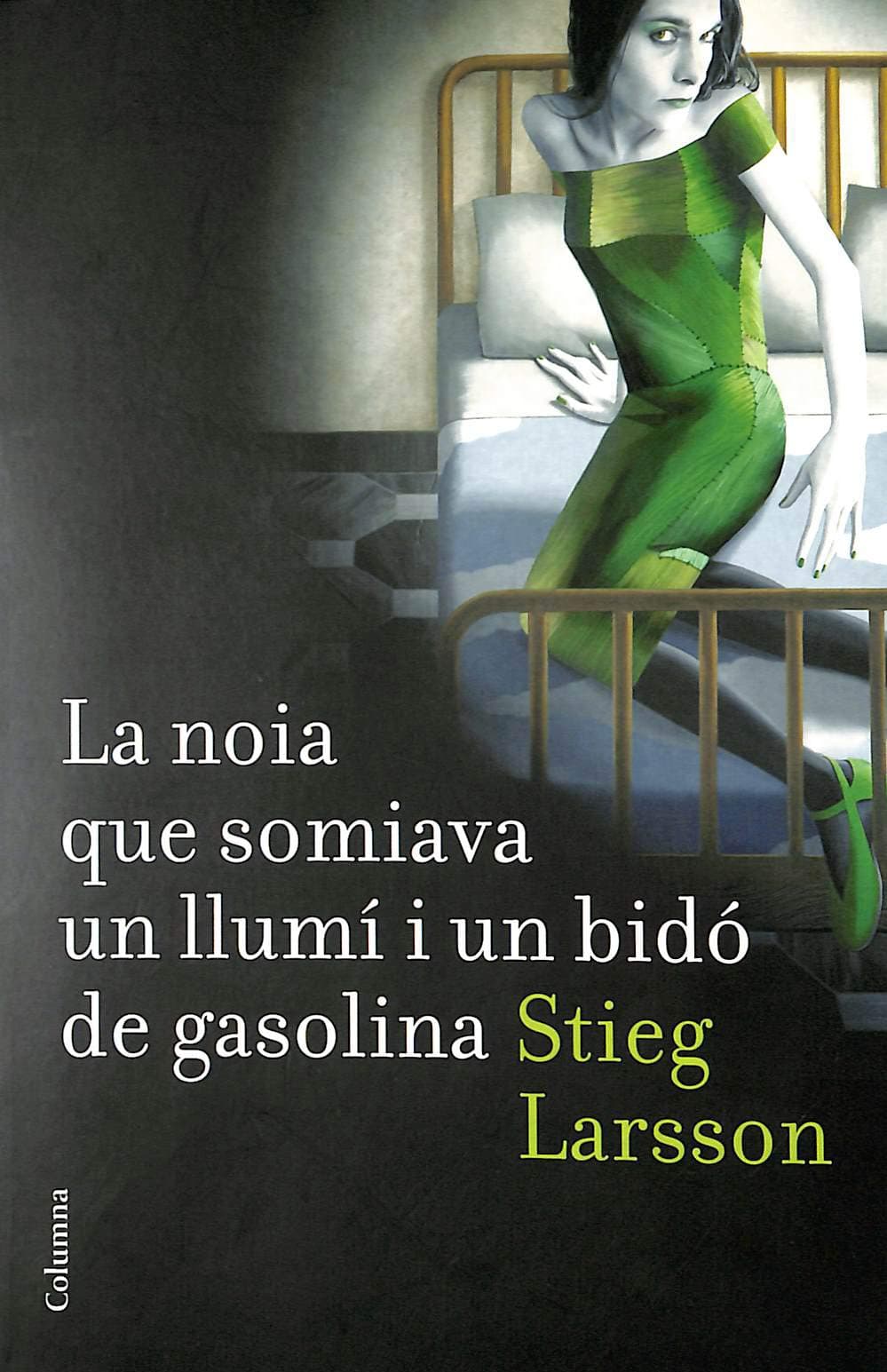 Portada de La noia que somiava un llumí i un bidó de gasolina (Sèrie Millennium 2) (Clàssica)
