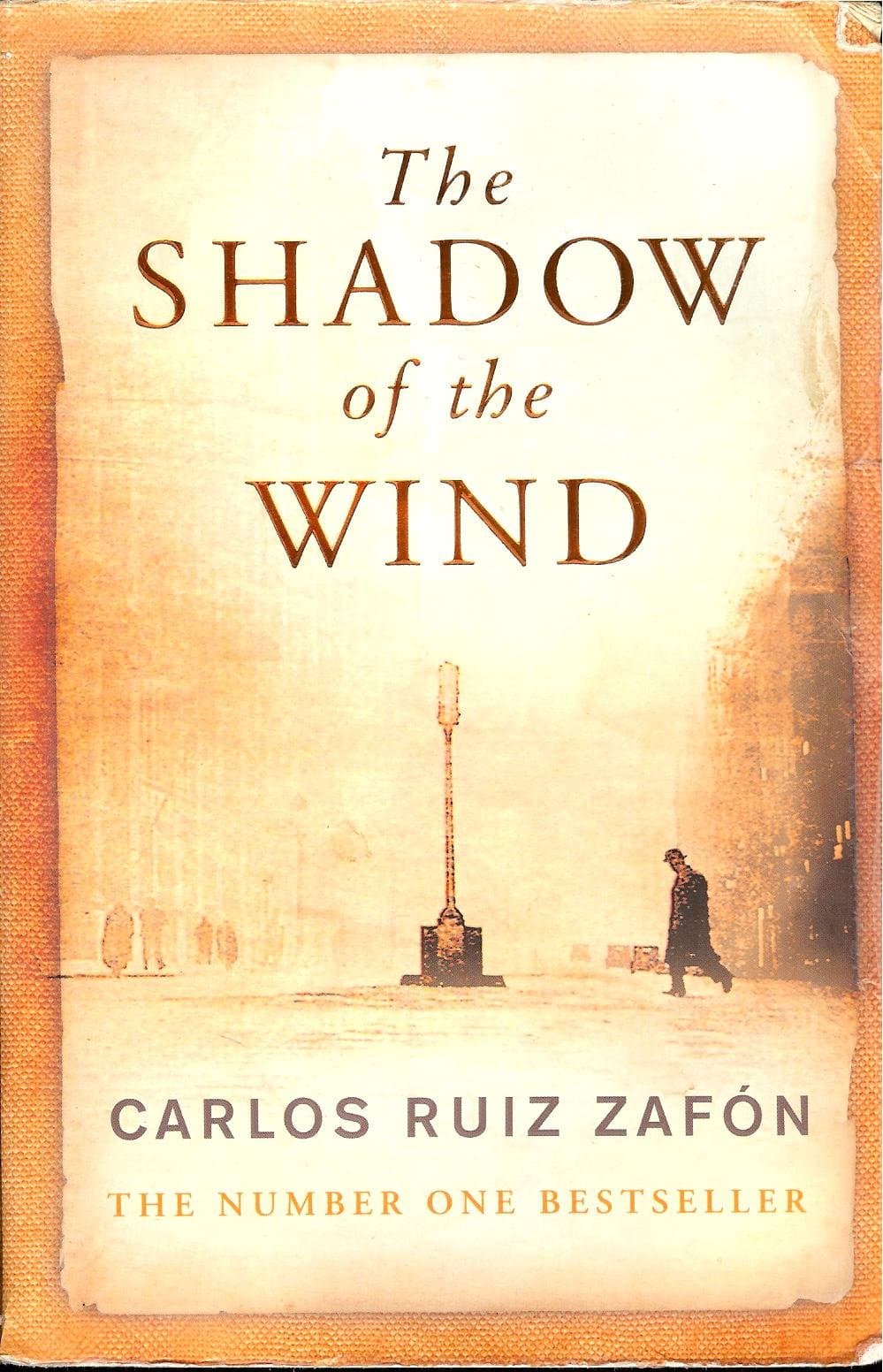 Portada de The Shadow of the Wind: The Cemetery of Forgotten Books 1: Carlos Ruiz Zafon