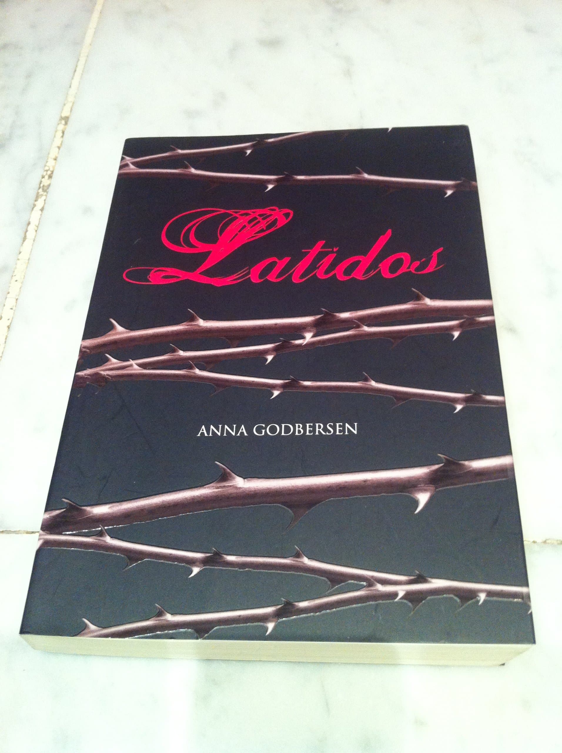 Portada de Latidos (Latidos 1) (Montena)