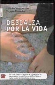 Portada de Descalza por la vida (Novela (roca))