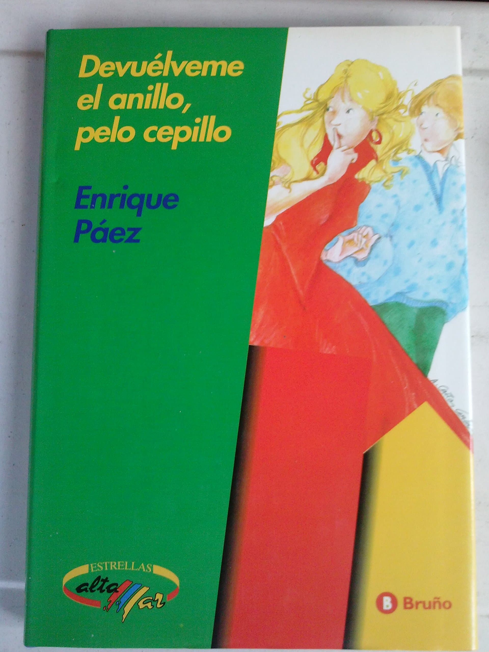 Portada de Devuelveme el anillo, pelo cepillo